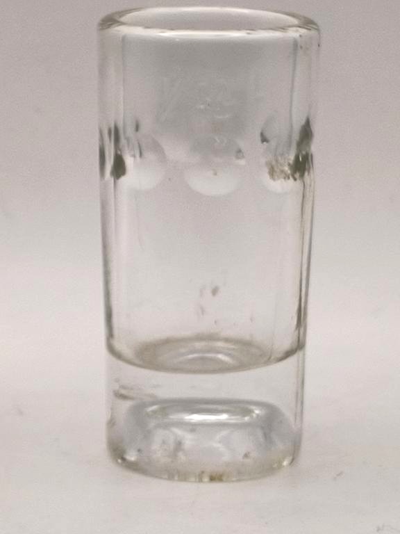 Kieliszek z grubego szkła, do wódki – karczmiak