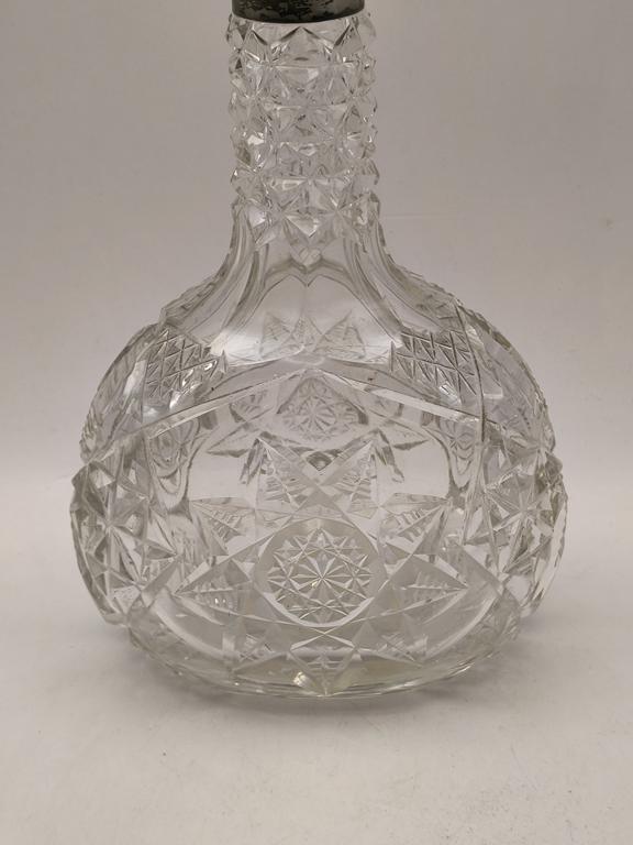 Stara karafka kryształowa okuwana