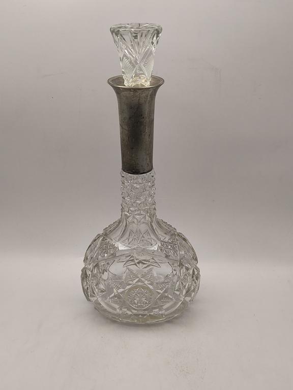 Stara karafka kryształowa okuwana