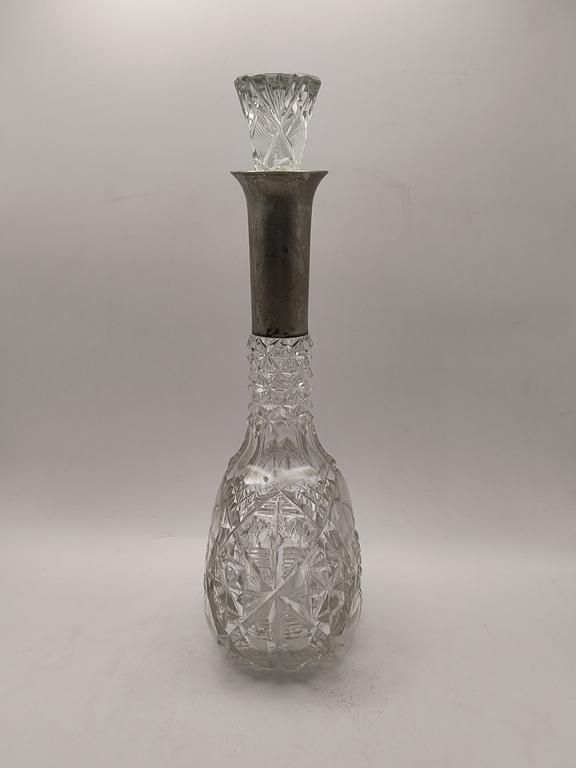 Stara karafka kryształowa okuwana