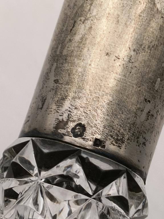 Stara karafka kryształowa okuwana