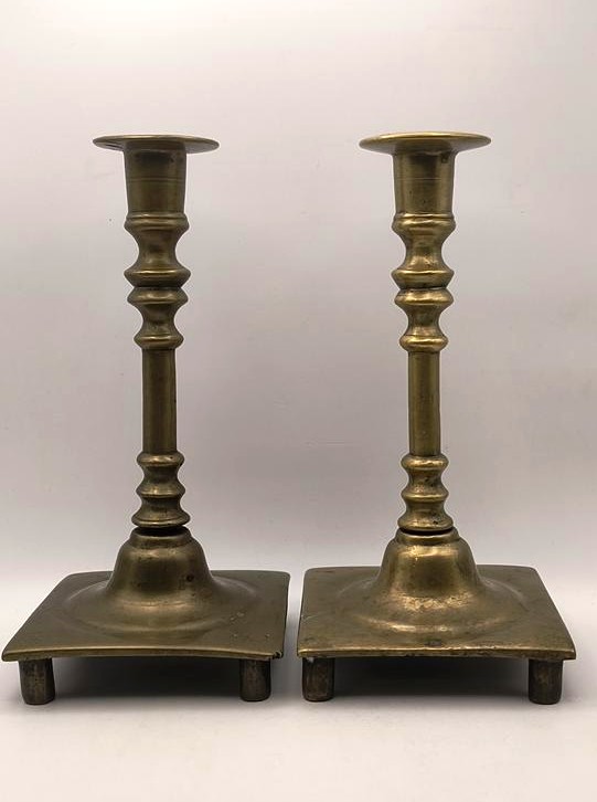 Stare świeczniki mosiężne