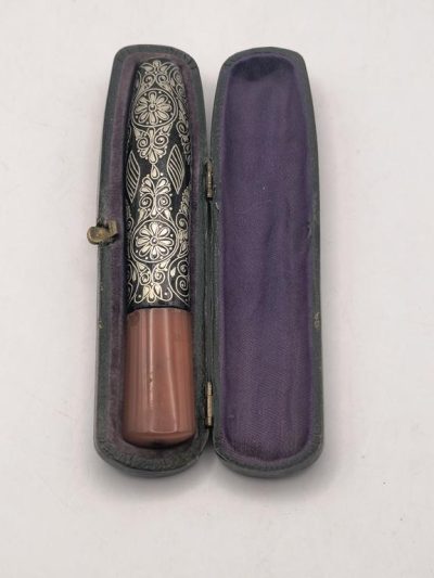 Cygarniczka z masy bursztynowej i drewna