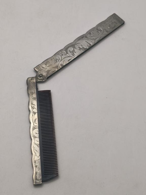 Etui na grzebień - z monogramem