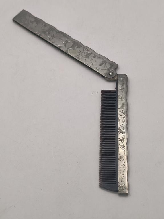 Etui na grzebień - z monogramem