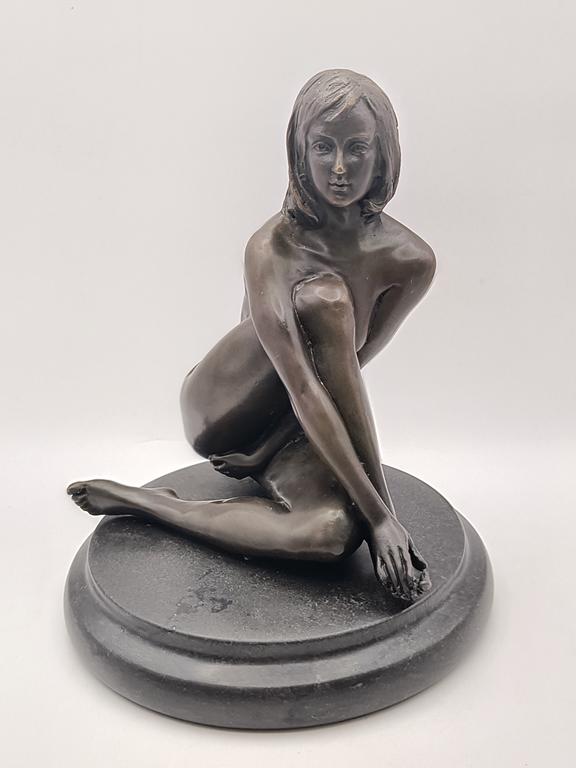 Rzeźba z brązu - akt kobiety