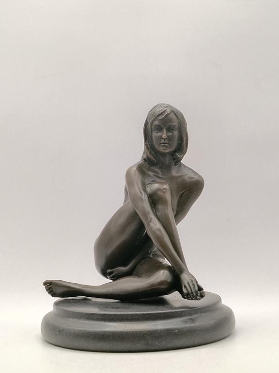Rzeźba z brązu - akt kobiety