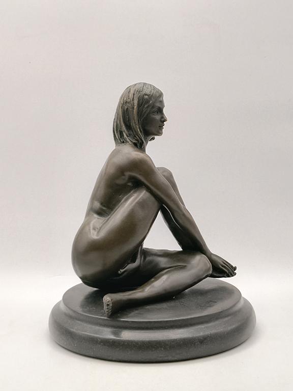 Rzeźba z brązu - akt kobiety