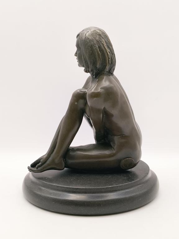 Rzeźba z brązu - akt kobiety