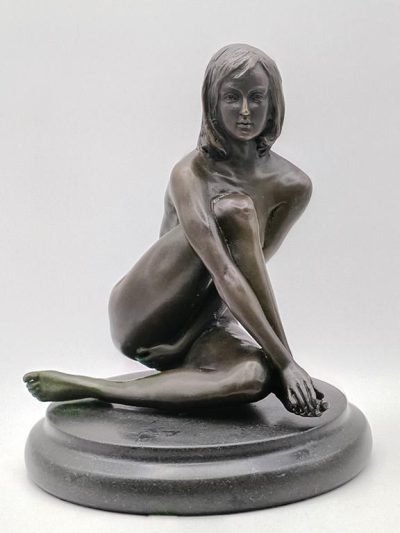 Rzeźba z brązu - akt kobiety