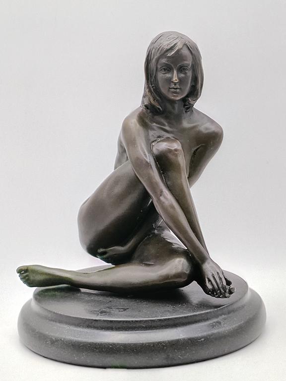 Rzeźba z brązu - akt kobiety