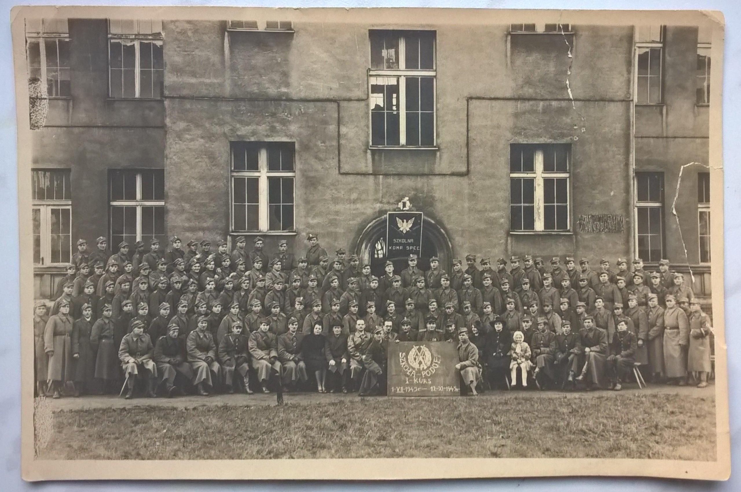 Zdjęcie - Szkoła Podoficerska, Kurs 1945 r.