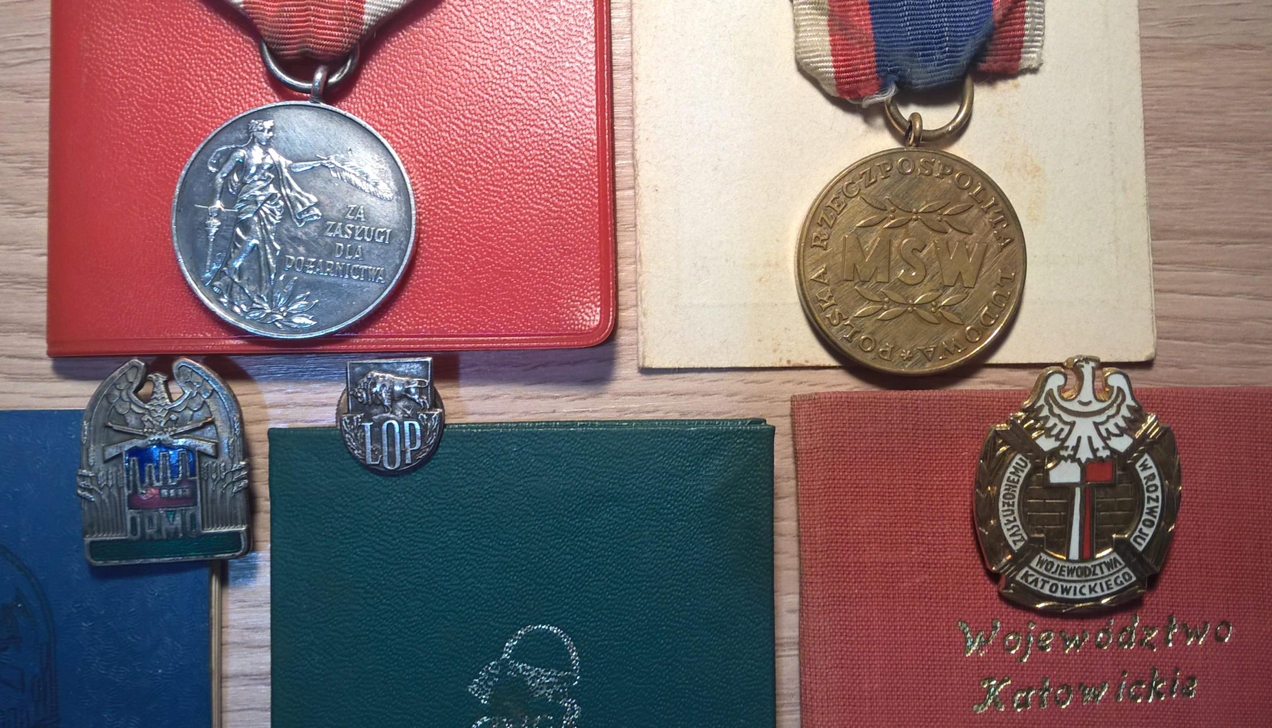 Zestaw dokumentów i medali po jednej osobie z lat: 1949-1995