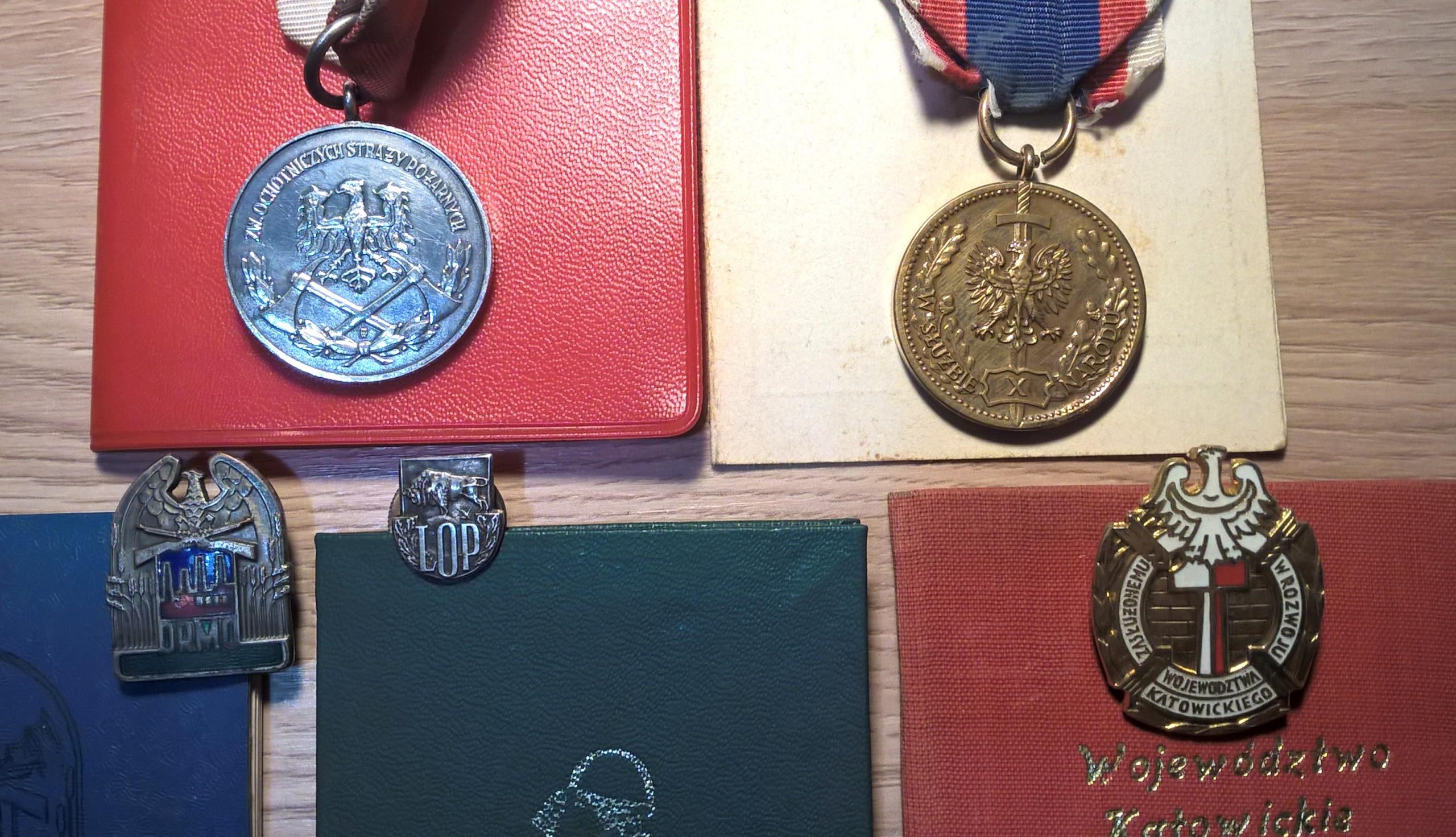 Zestaw dokumentów i medali po jednej osobie z lat: 1949-1995