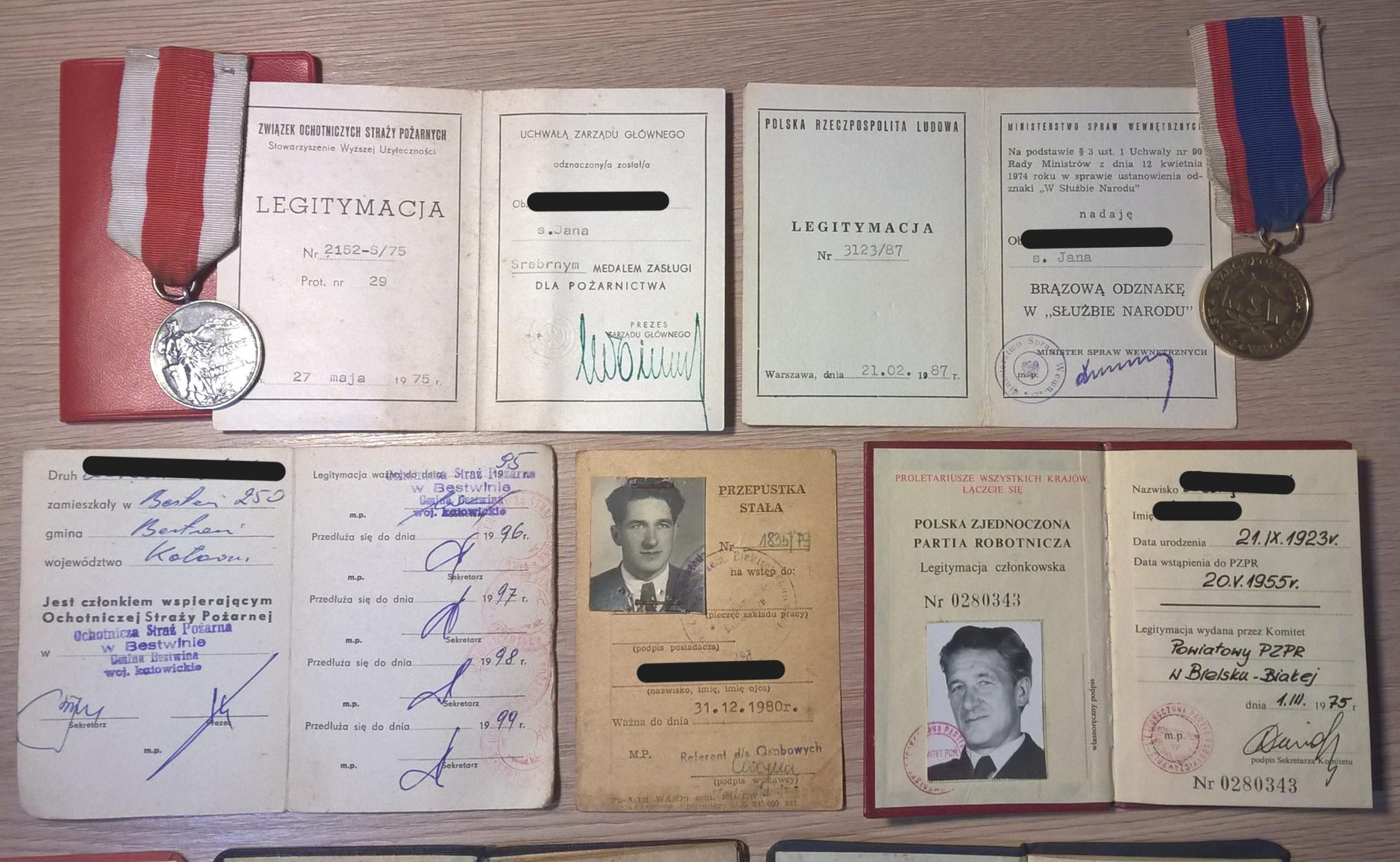 Zestaw dokumentów i medali po jednej osobie z lat: 1949-1995