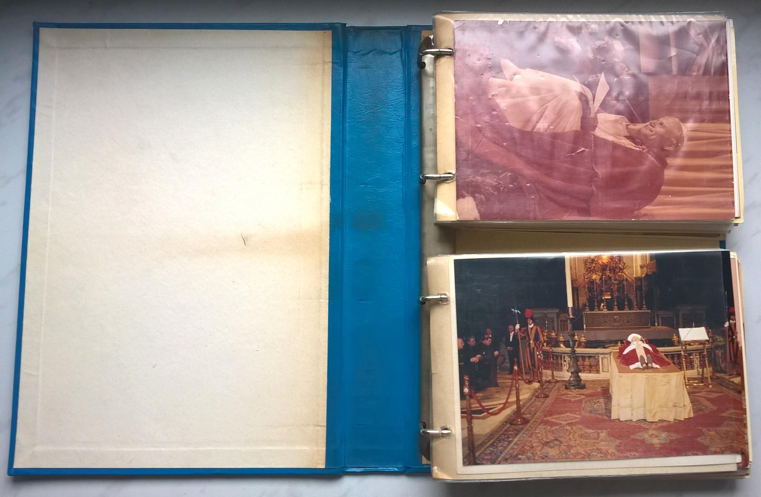 Album ze zdjęciami Papieża Jana Pawła II z pierwszej pielgrzymki do Polski w 1979 roku - podpis Biskupa Rakoczego