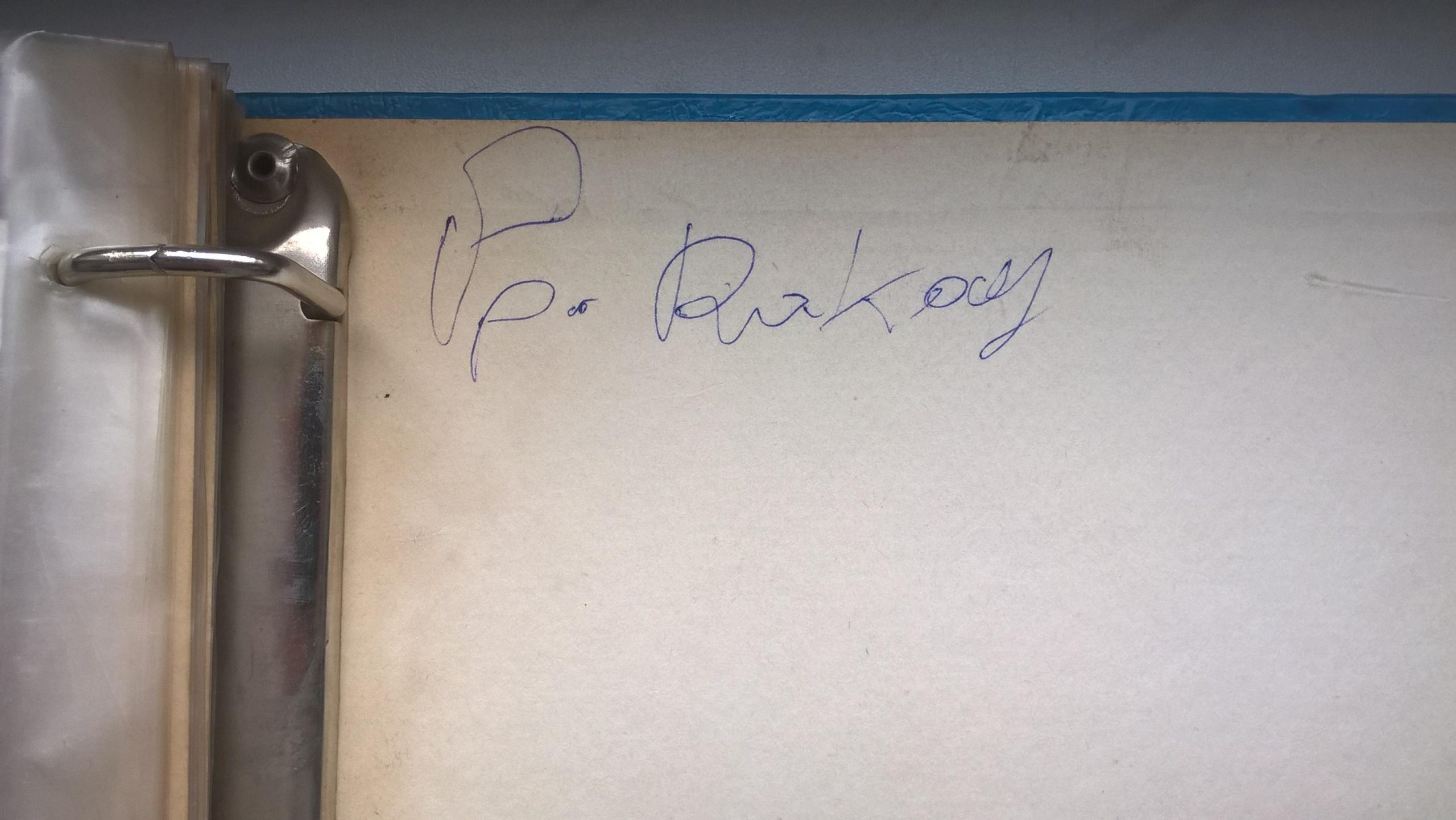 Album ze zdjęciami Papieża Jana Pawła II z pierwszej pielgrzymki do Polski w 1979 roku - podpis Biskupa Rakoczego