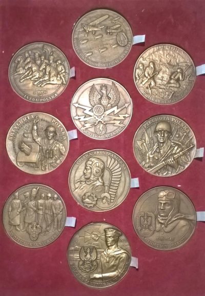 Zestaw medali - rodzaje wojsk - Towarzystwo Wiedzy Obronnej