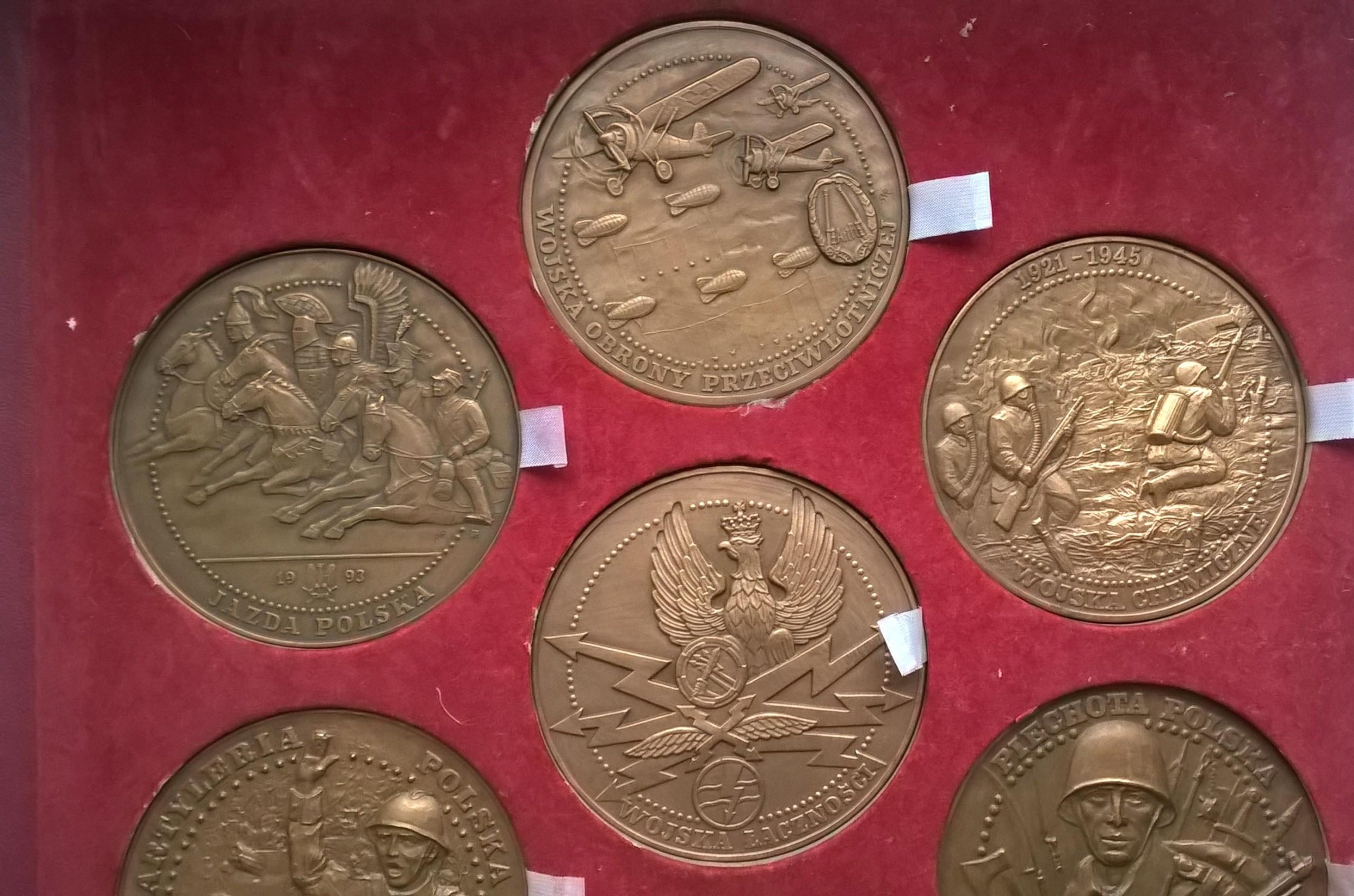 Zestaw medali - rodzaje wojsk - Towarzystwo Wiedzy Obronnej