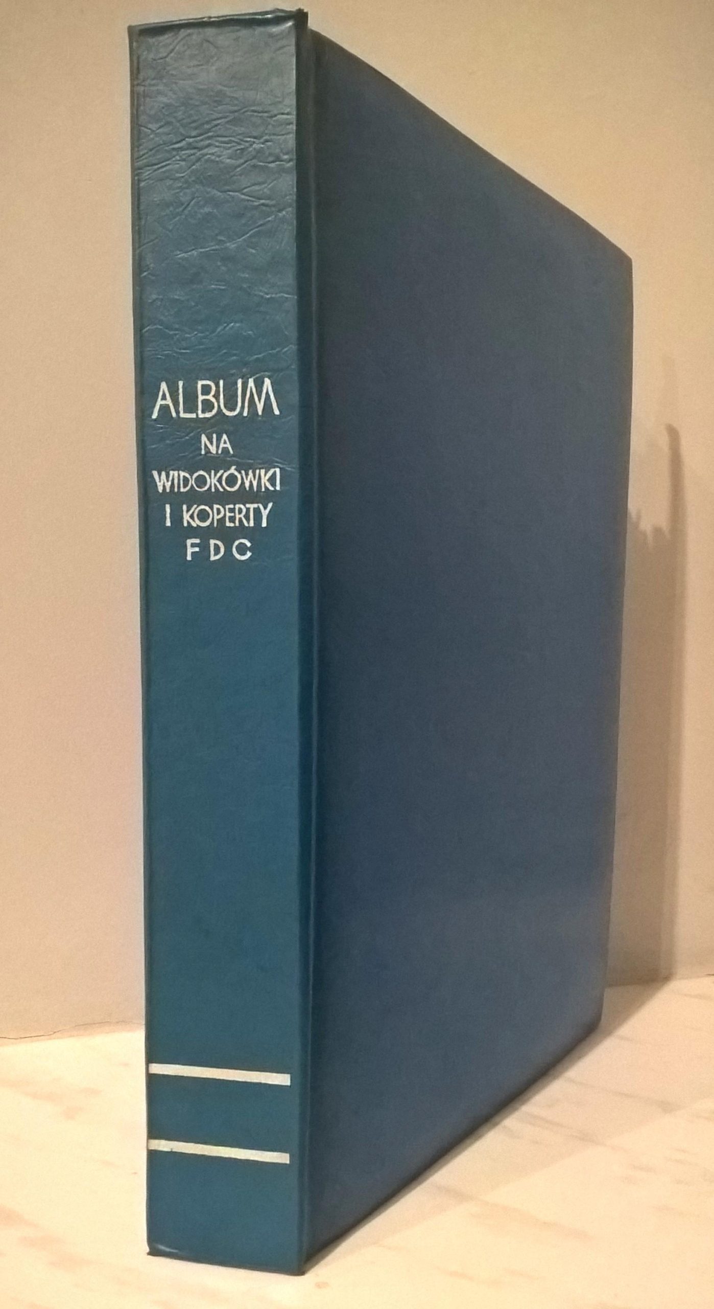 Album ze zdjęciami Papieża Jana Pawła II z pierwszej pielgrzymki do Polski w 1979 roku - podpis Biskupa Rakoczego