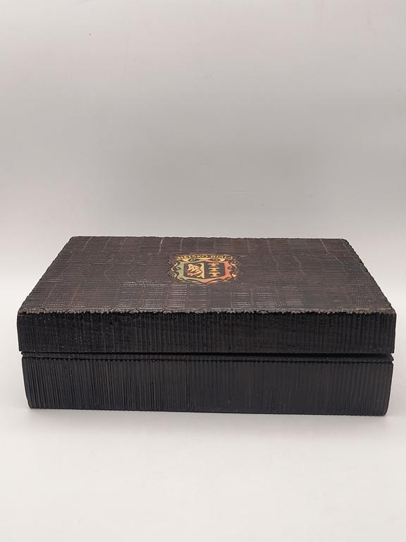 Drewniana szkatułka z herbem Bielska-Białej