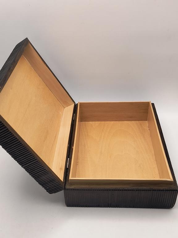 Drewniana szkatułka z herbem Bielska-Białej