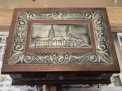 Drewniana szkatułka VARSOVIA – WARSZAWA – Spółdzielnia "Żoliborz", Zakład Rzemieślniczy W. Stosio