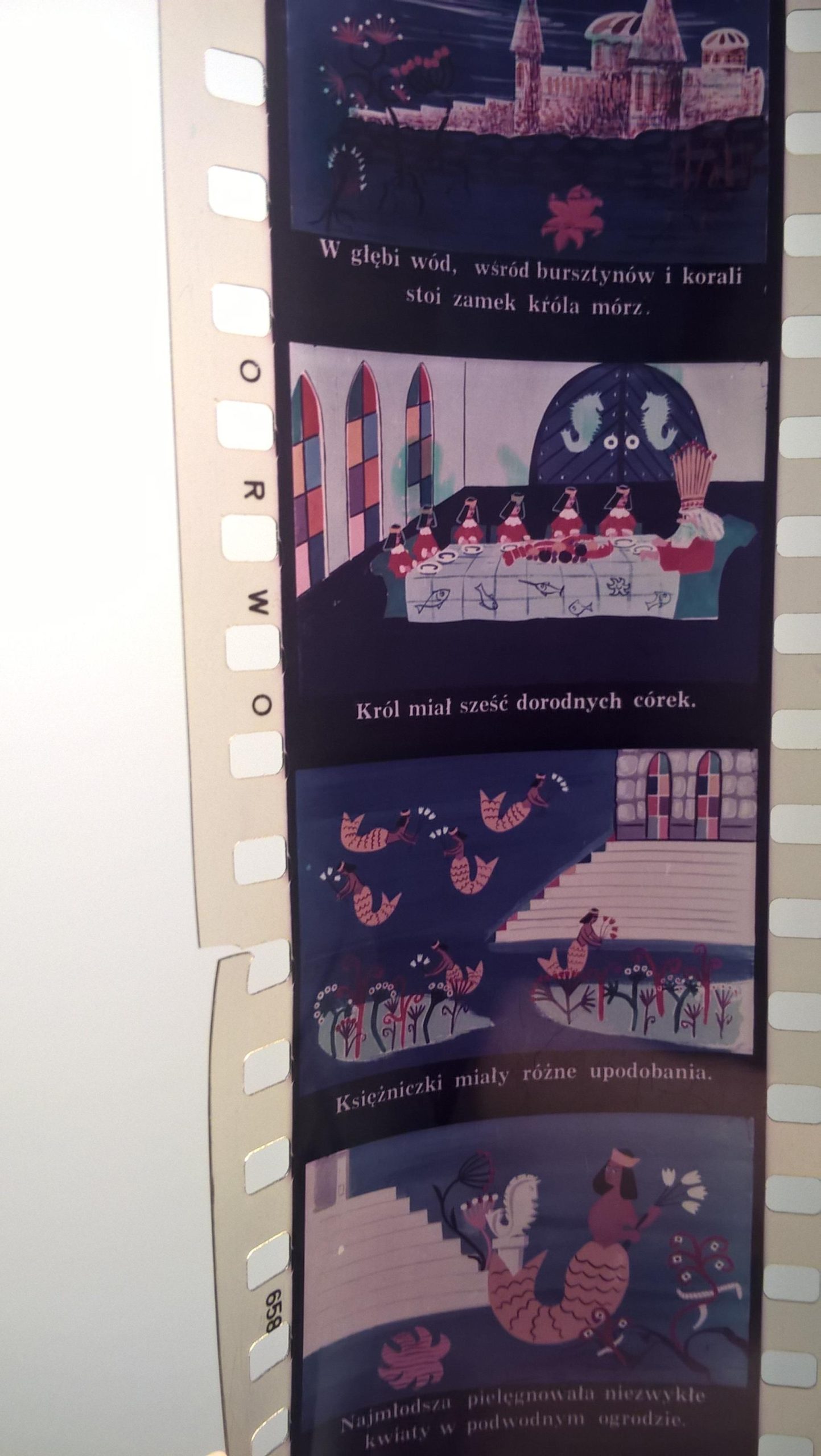 Bajka na projektor, przeźrocze – „NADWODNE WYPRAWY MAŁEJ SYRENKI” wg bajki Andersena pt. Mała Syrena" [94]