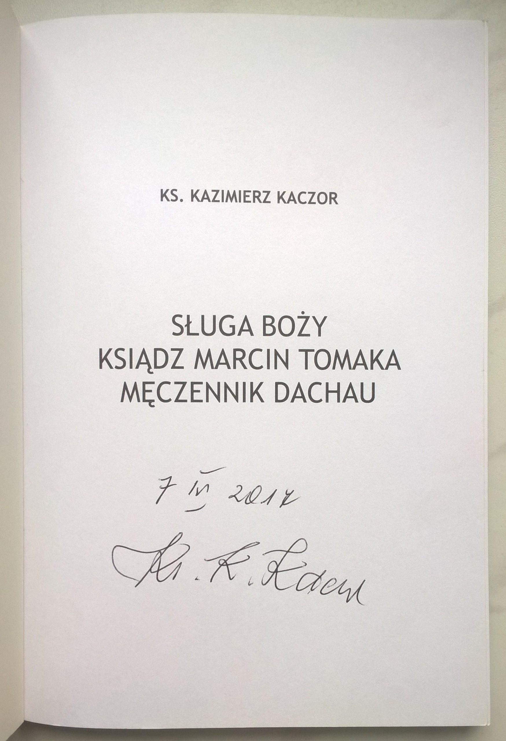 Książka "Sługa Boży Ksiądz Marcin Tomaka - męczennik Dachau" Ks. Kazimierz Kaczor, 2015 r. - z podpisem autora