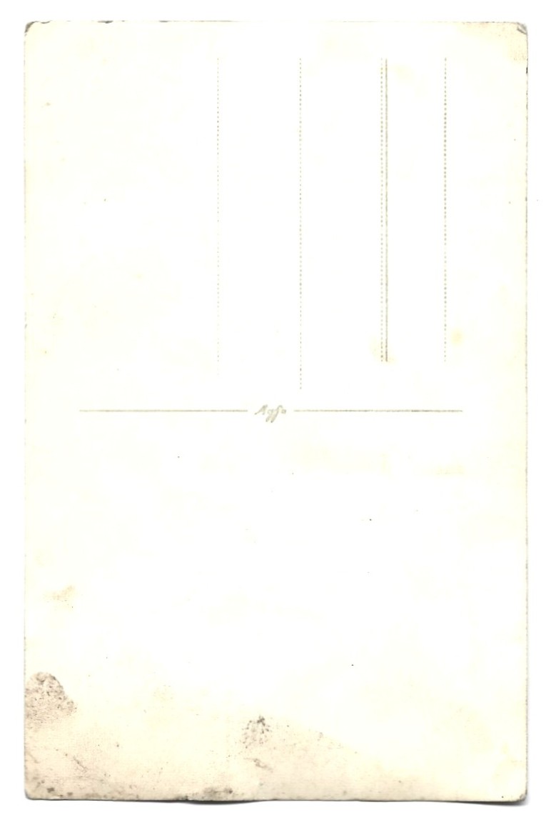 Zdjęcie kobiety w stroju ludowym