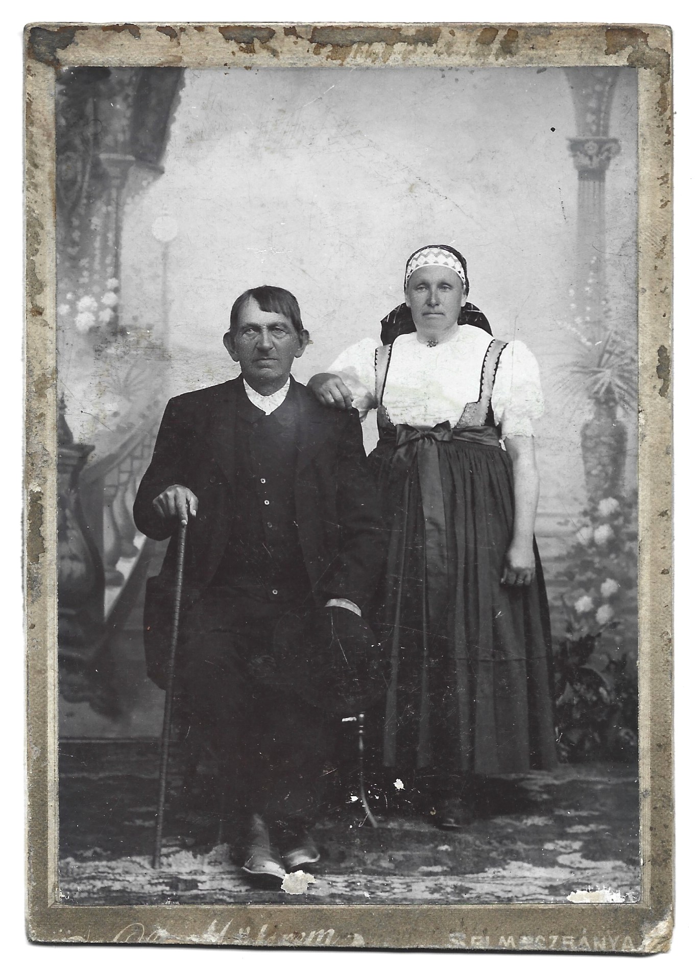 Zdjęcie portretowe małżeństwa - "rodzice Grycza z Łyżbic, właściciele Lipkowic" - strój cieszyński