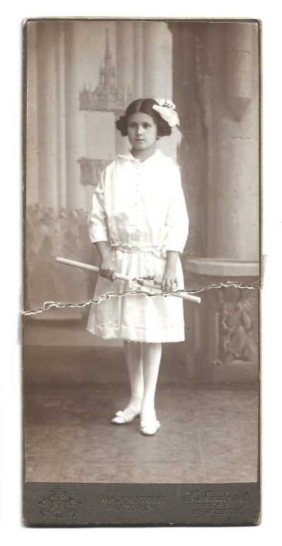 Zdjęcie komunijne dziewczynki - fot. H. JANDAUREK, Teschen (Cieszyn)