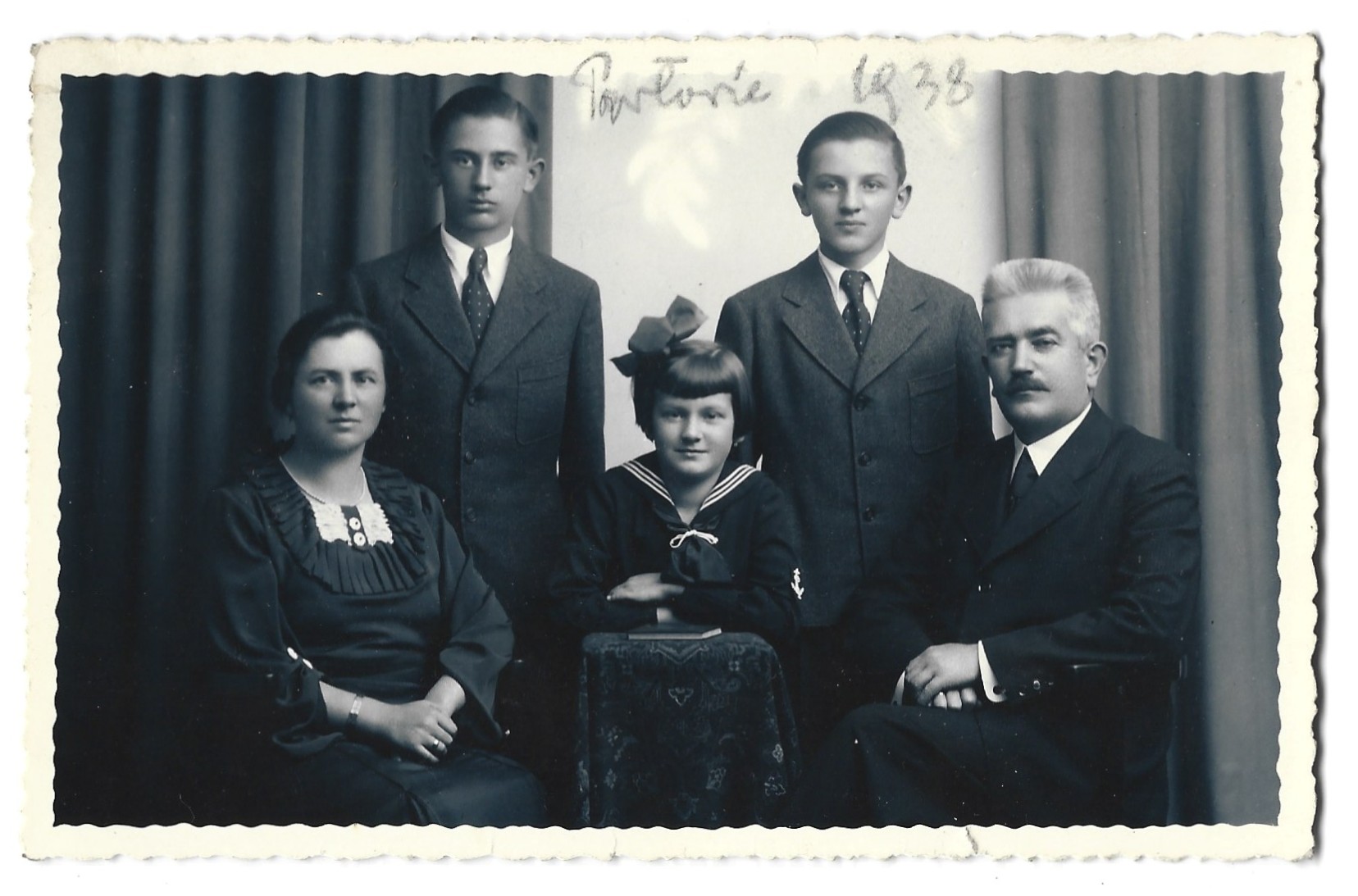 Zdjęcie portretowe rodziny - 1938 rok