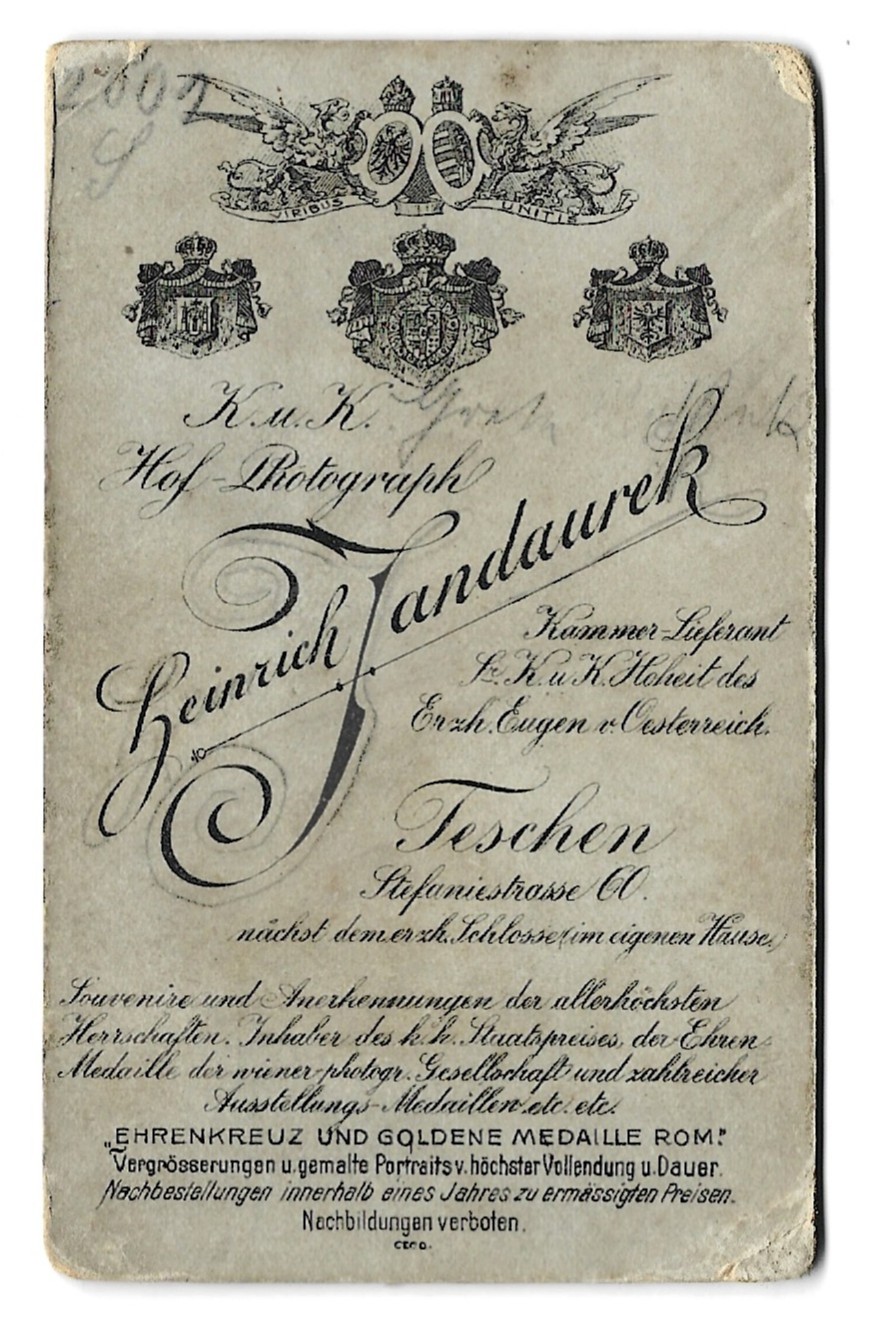 Zdjęcie dziewczynki z kokardą – fot. H. JANDAUREK, Teschen (Cieszyn)