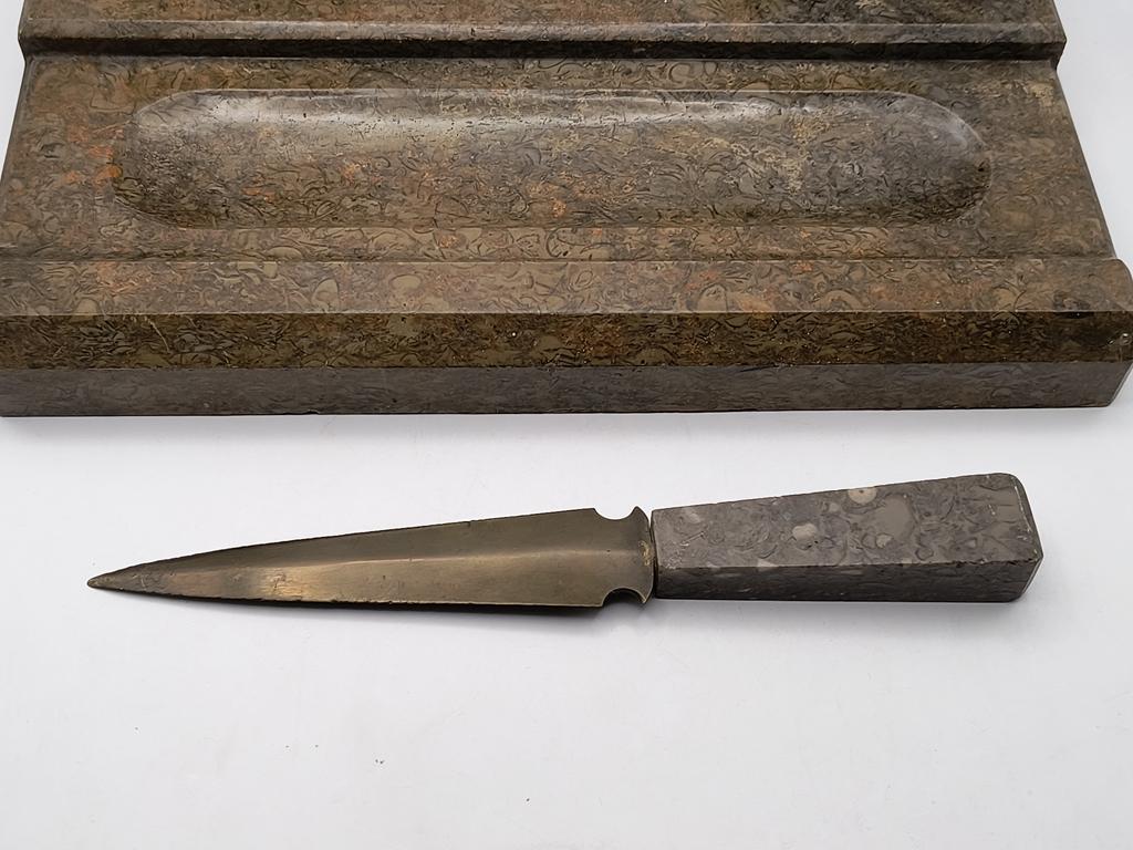 Kałamarz marmurowy, z nożem do listów