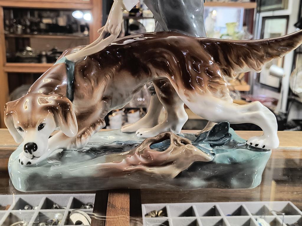 Figurka porcelanowa - chłopiec z psem