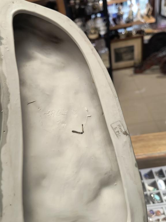 Figurka porcelanowa - chłopiec z psem