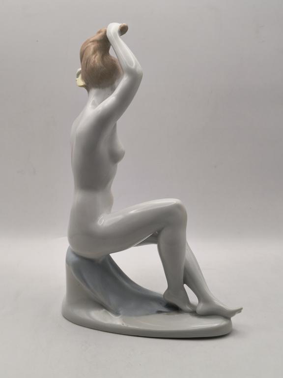 Figurka porcelanowa kobiety, "akt" - Budapest Aqvincum, lata 60/70-te, Węgry