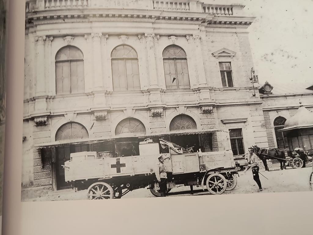 Książka "Z historii przemyskiego lecznictwa", red. Lucjan Fac