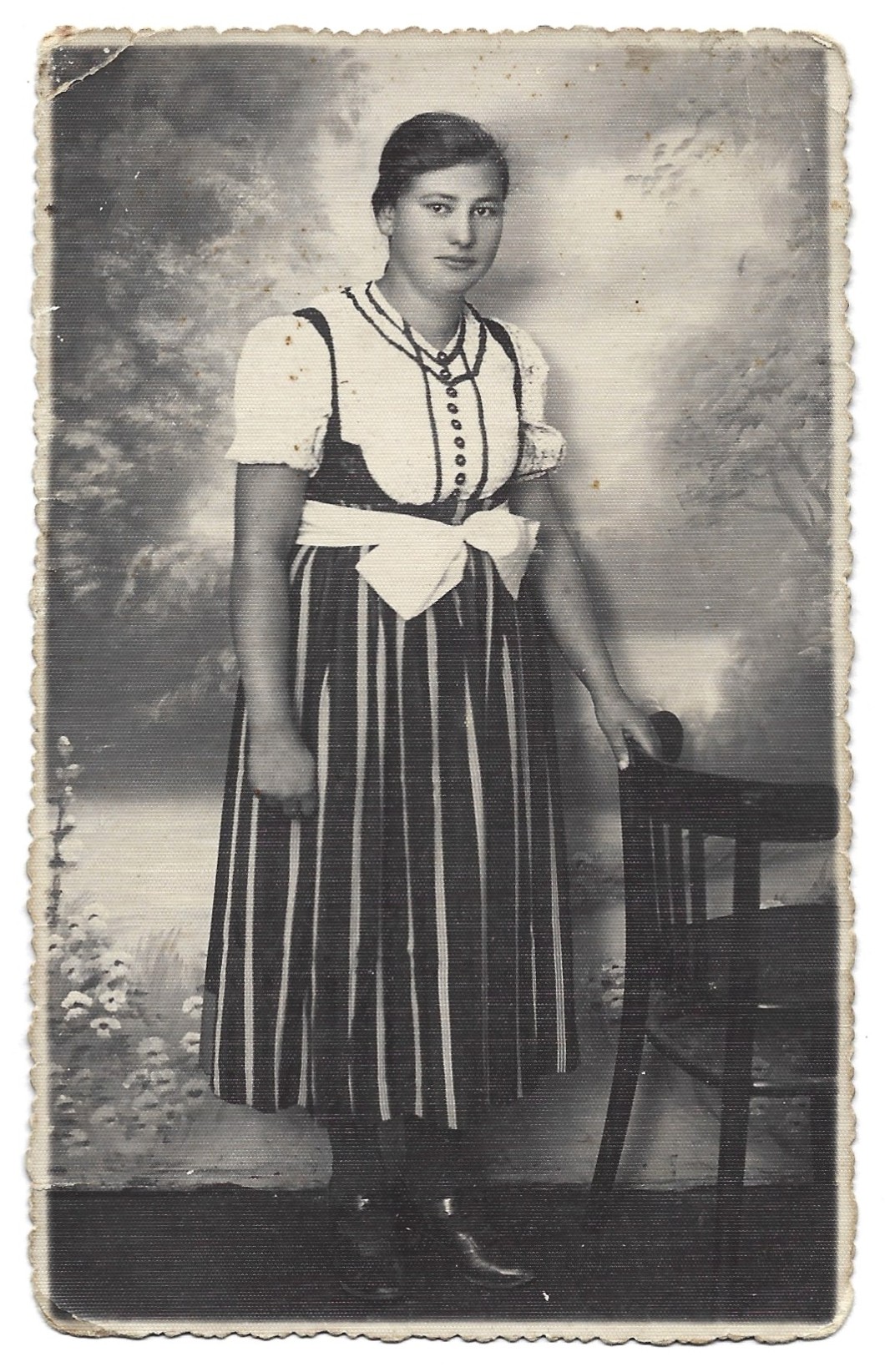 Zdjęcie kobiety w stroju ludowym, Mazańcowice (obok Bielska-Białej)