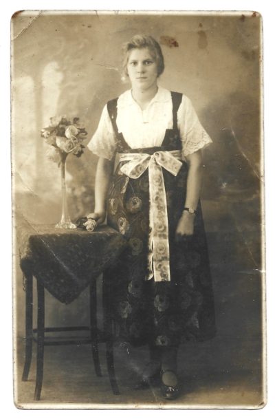 Zdjęcie – kobieta w stroju ludowym, Mazańcowice