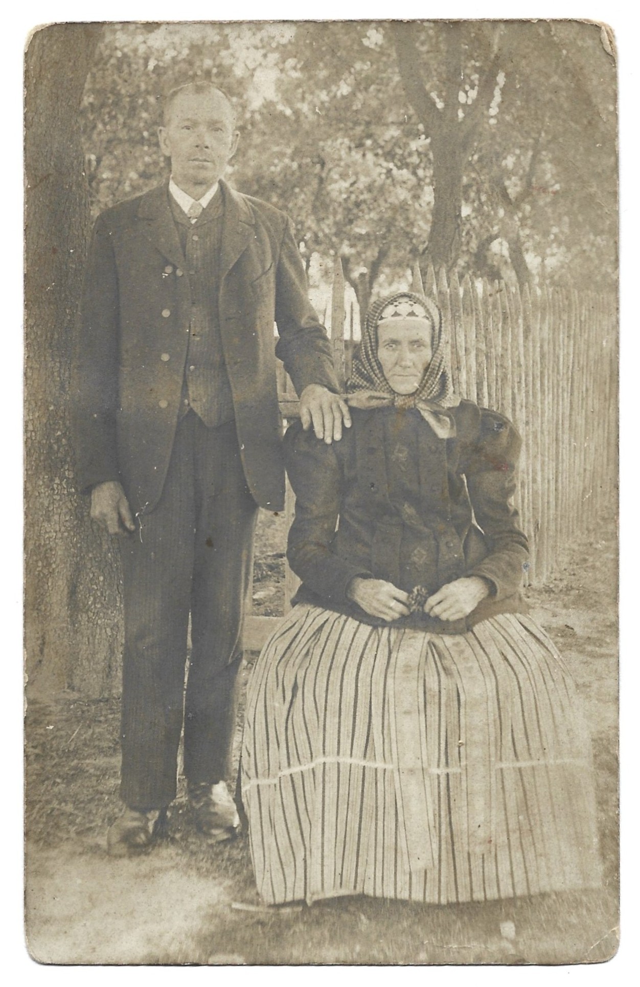 Stare zdjęcie małżeńskie