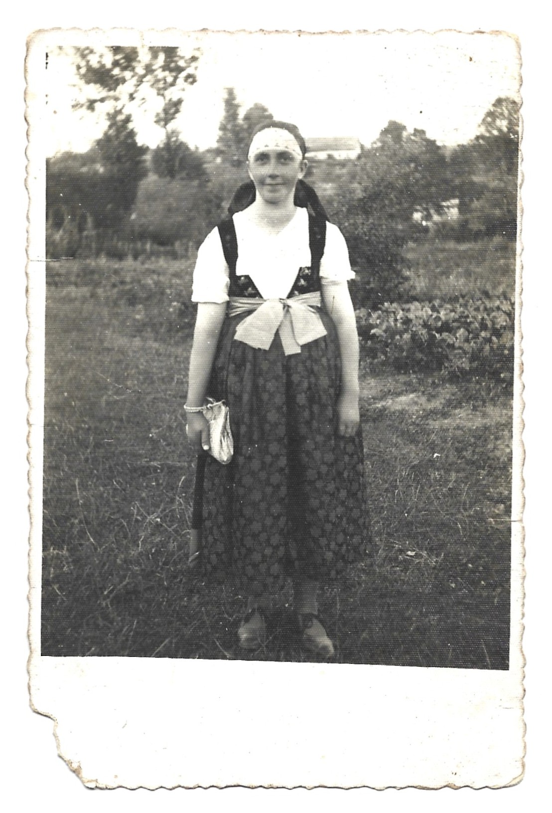 Zdjęcie - kobieta w stroju ludowym, Mazańcowice