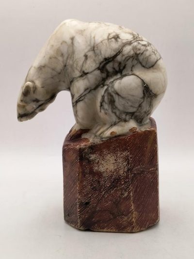 Figurka niedźwiedzia polarnego z kamienia - marmuru