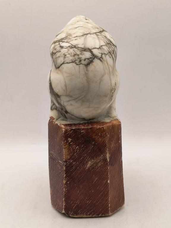 Figurka niedźwiedzia polarnego z kamienia - marmuru