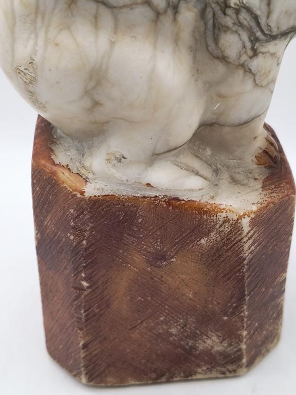 Figurka niedźwiedzia polarnego z kamienia - marmuru