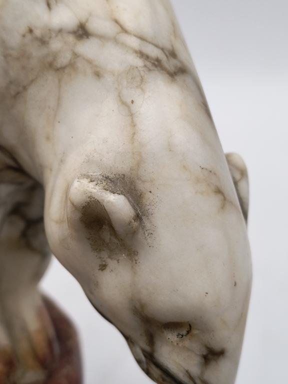 Figurka niedźwiedzia polarnego z kamienia - marmuru