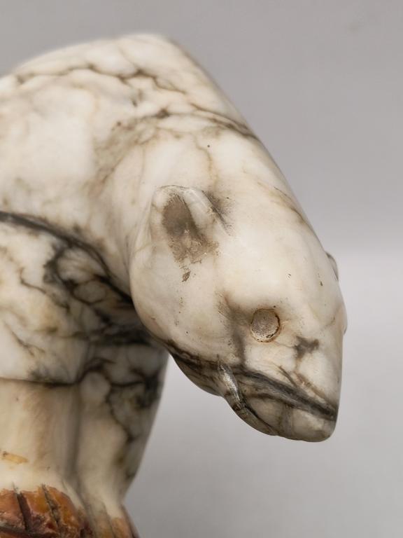 Figurka niedźwiedzia polarnego z kamienia - marmuru