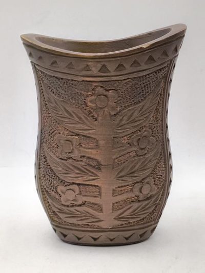 Wazon drewniany rzeźbiony