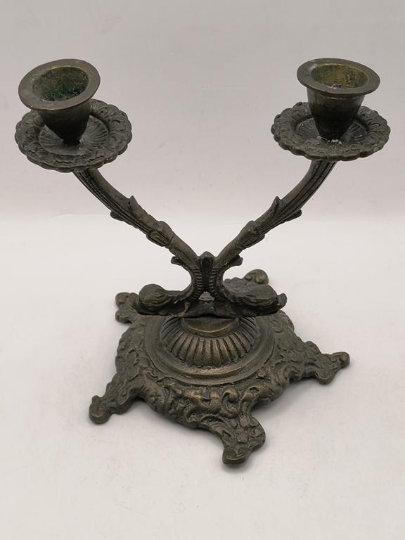 Stary świecznik dwuramienny